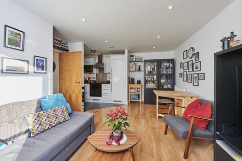 Mercury House, Canning Town, London, E16 2 bed flat for sale