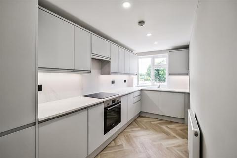 Selworthy Close, Wanstead 2 bed apartment for sale