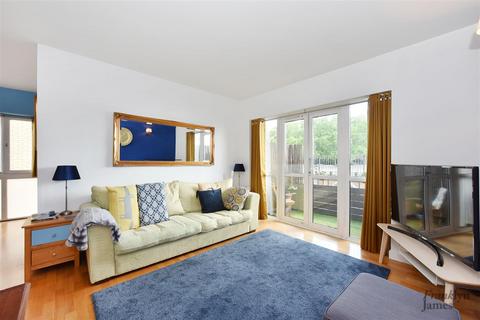 Old Bellgate Place, London, E14 1 bed flat for sale