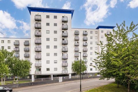 Prince Regent Road, Hounslow TW3 2 bed flat for sale