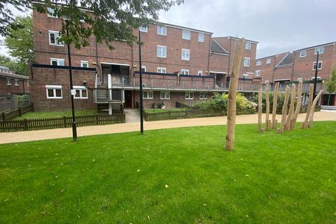 Split Level refurbished 2 bed 2 bed flat for sale