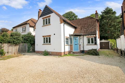 Prospect Avenue,  Farnborough, GU14 4 bed detached house for sale