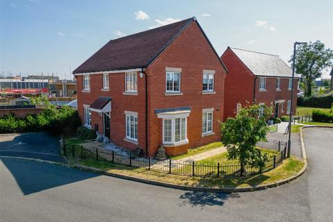 Quindell Close, Aylesbury HP18 4 bed detached house for sale