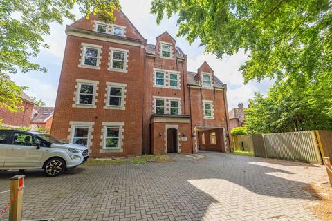 42 New Dover Road, Canterbury, CT1 2 bed flat for sale