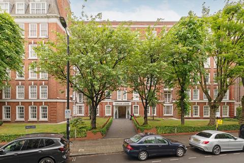 Circus Lodge, St John's Wood NW8 2 bed flat for sale