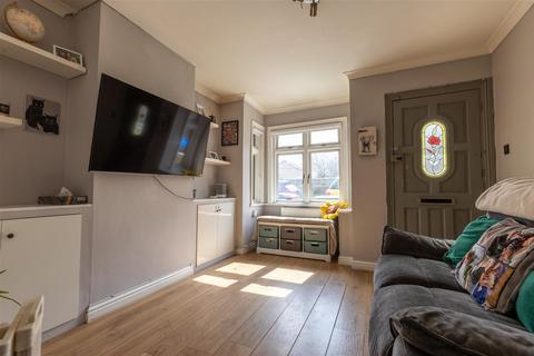 North Street, Sittingbourne ME10 2 bed terraced house for sale