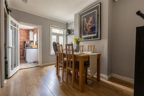 North Street, Sittingbourne ME10 2 bed terraced house for sale