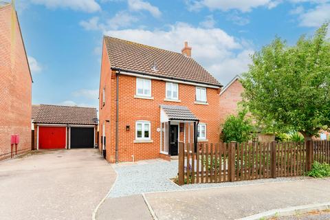 Field Acre Way, Norwich NR15 3 bed detached house for sale