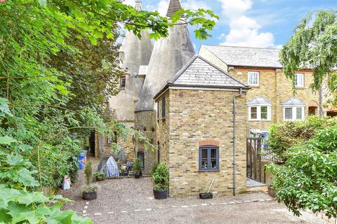 Park Road, Faversham ME13 2 bed semi