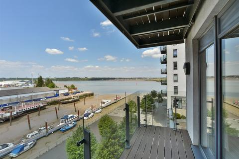 Peninsula Quay, Gillingham ME7 3 bed apartment for sale