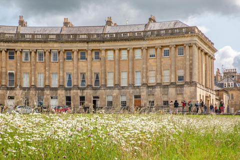 Royal Crescent, Bath, Somerset, BA1 2 bed flat for sale