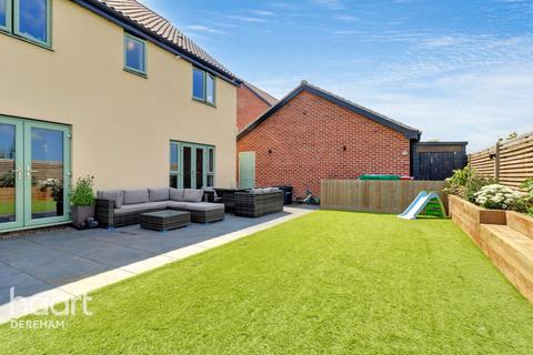 Farm Drive, Fakenham 4 bed detached house for sale