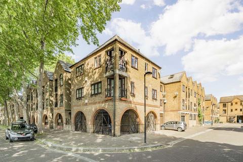 Brunswick Quay, London SE16 2 bed flat for sale