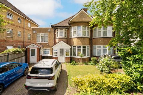 Watford Way, London NW4 2 bed flat for sale