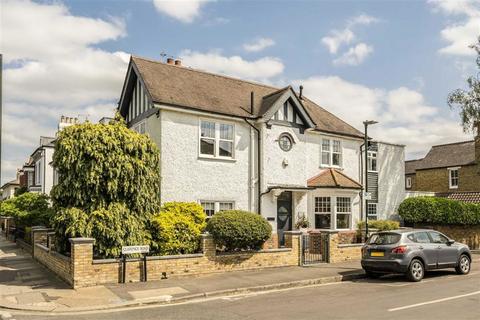 Park Road, Teddington TW11 4 bed detached house for sale