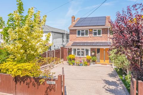 Mount Bovers Lane, Hockley SS5 4 bed detached house for sale