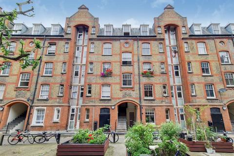 Walton House, Montclare Street... 3 bed flat for sale
