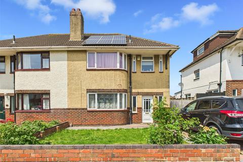 Armscroft Place, Gloucester... 3 bed semi