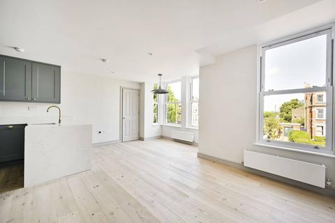 73 Earlsfield Road, London SW18 2 bed flat for sale