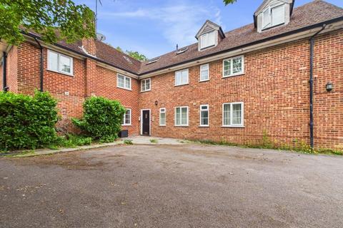 Kentwood Hill, Tilehurst, Reading... 2 bed apartment for sale