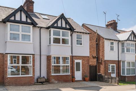 Victoria Road, Ashford, Kent, TN23 4 bed semi