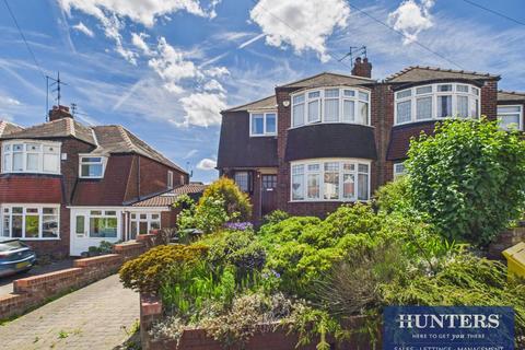 Huntingdon Gardens, Humbledon Hill... 3 bed semi
