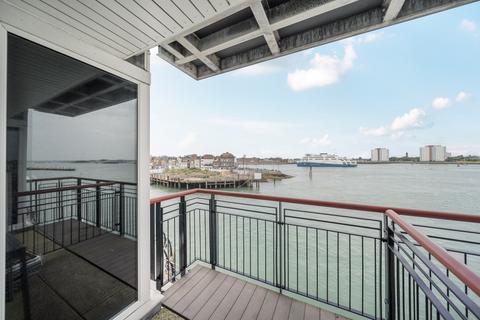 Gunwharf Quays, Portsmouth, Hampshire 2 bed apartment for sale