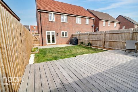 Crimson Drive, Hatfield, Doncaster 3 bed semi
