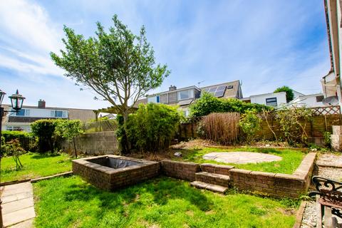 2 Ropehaven Close, St. Austell, PL25 4DZ 3 bed semi