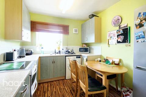 Whinmoor Way, Leeds 1 bed apartment for sale