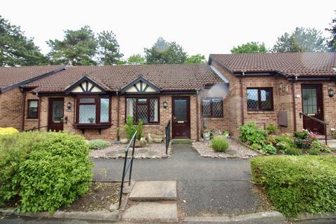 Heathcote Gardens, Bebington... 2 bed bungalow for sale