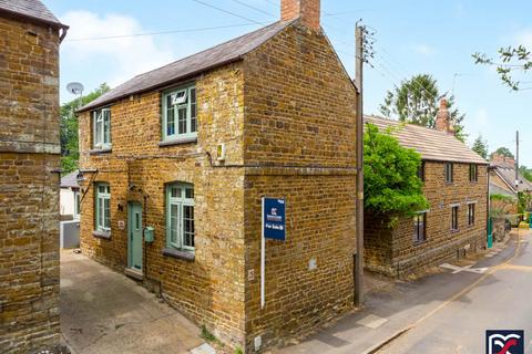 Banbury Road, Litchborough NN12 2 bed detached house for sale
