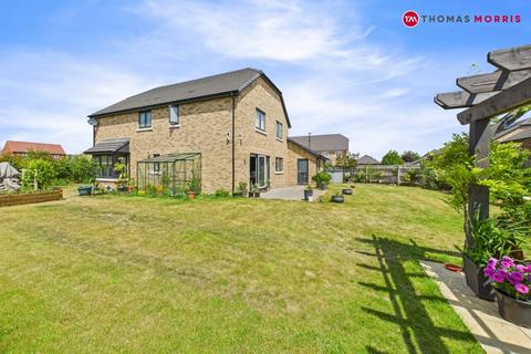 Earl Close, Shefford SG17 4 bed detached house for sale