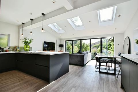 Birch Drive, Stockport SK7 3 bed detached house for sale
