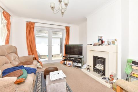 Bewsbury Crescent, Dover CT16 3 bed detached bungalow for sale