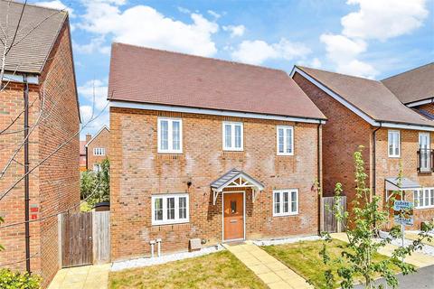 Isabella Walk, Tadworth, Surrey 3 bed detached house for sale