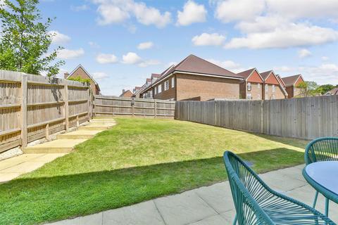 Isabella Walk, Tadworth KT20 3 bed detached house for sale