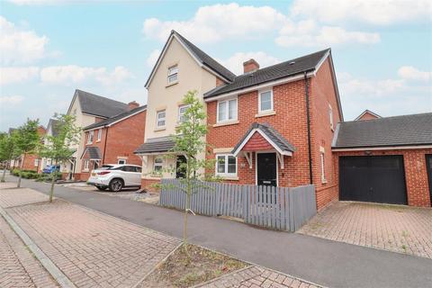 Thompson Way, Farnborough GU14 3 bed semi