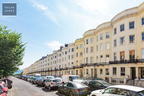 Brunswick Place, Hove, BN3 3 bed flat for sale