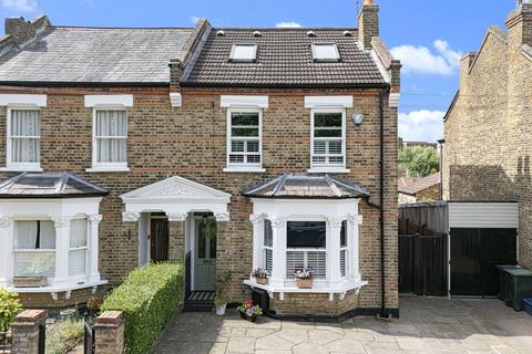 Hills Road, Buckhurst Hill, IG9 4 bed semi