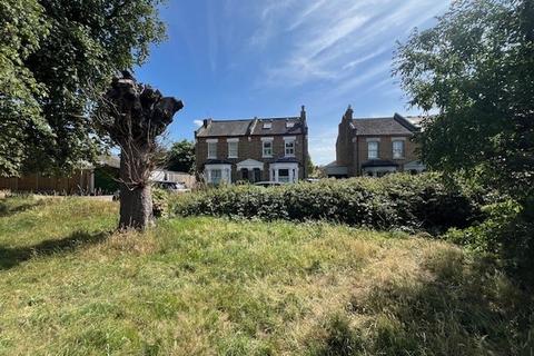 Hills Road, Buckhurst Hill, IG9 4 bed semi