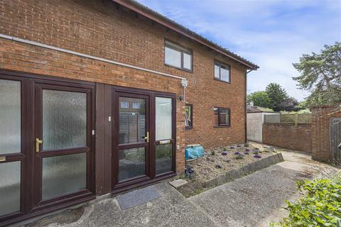 West Green Court, Berkeley Avenue... 2 bed apartment for sale