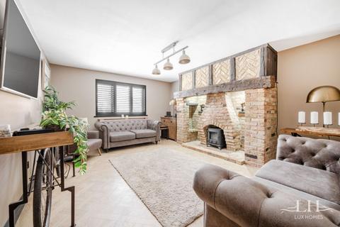 The Robbins, Rainham 5 bed detached house for sale