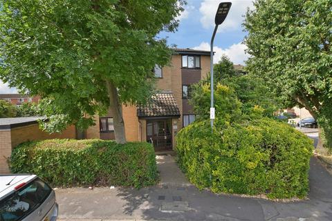 Millhaven Close, Romford RM6 1 bed ground floor flat for sale