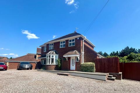 Cinder Road, Gornal Wood DY3 3 bed detached house for sale