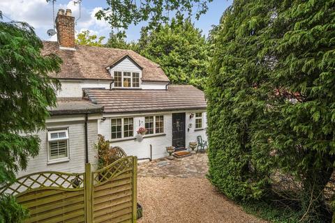 Egham,  Surrey,  TW20 3 bed semi