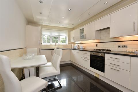 Nelmes Way, Hornchurch, Essex 2 bed apartment for sale