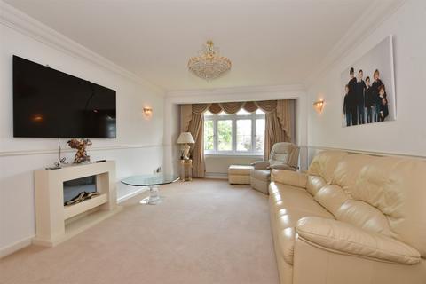 Nelmes Way, Hornchurch, Essex 2 bed apartment for sale
