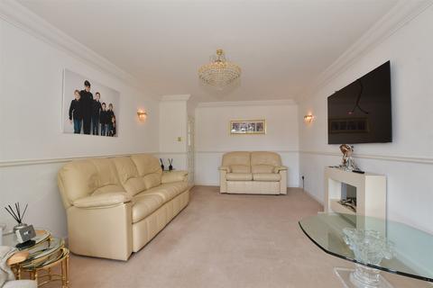 Nelmes Way, Hornchurch, Essex 2 bed apartment for sale