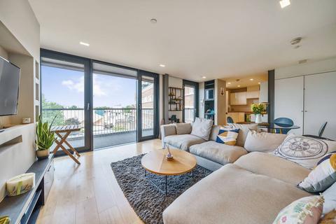 Sandhurst Court, Brixton, London, SW2 2 bed flat for sale